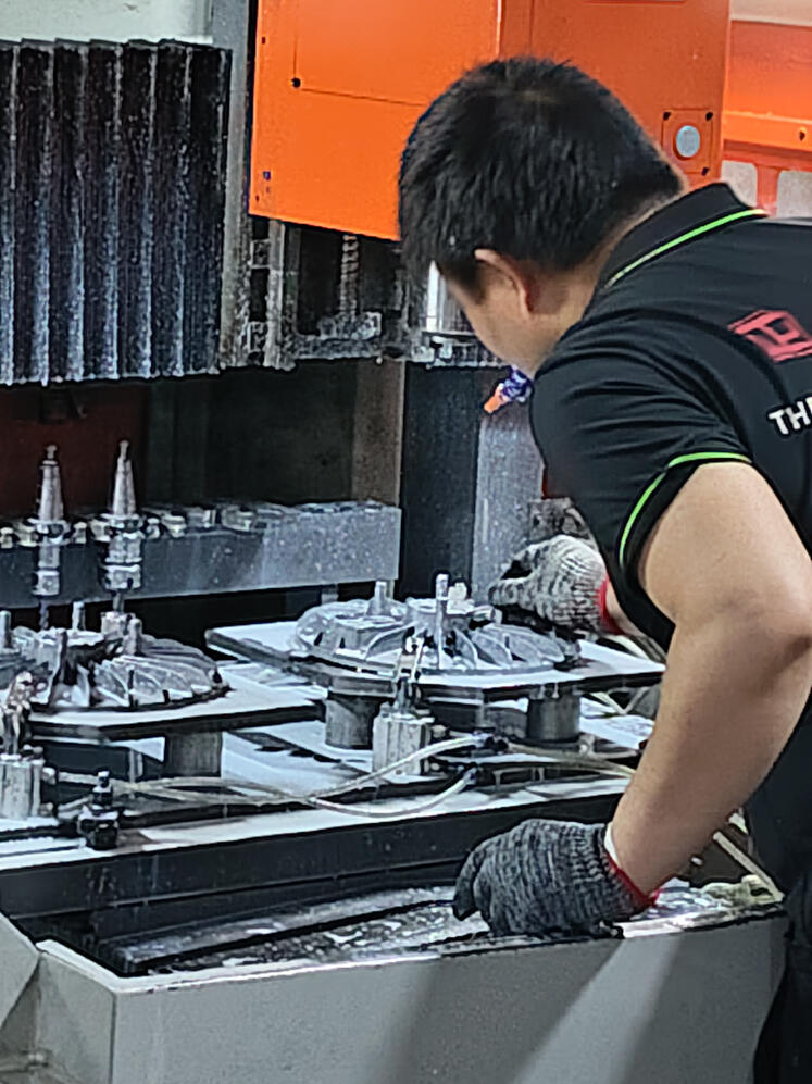 Inspección de carcasas de aluminio fundido en fábrica de Zhongshan China