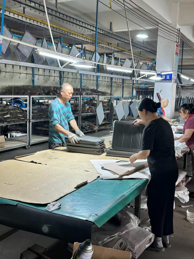 Fábrica de carcasas de aluminio en Zhongshan, inyección de precisión y control industrial.